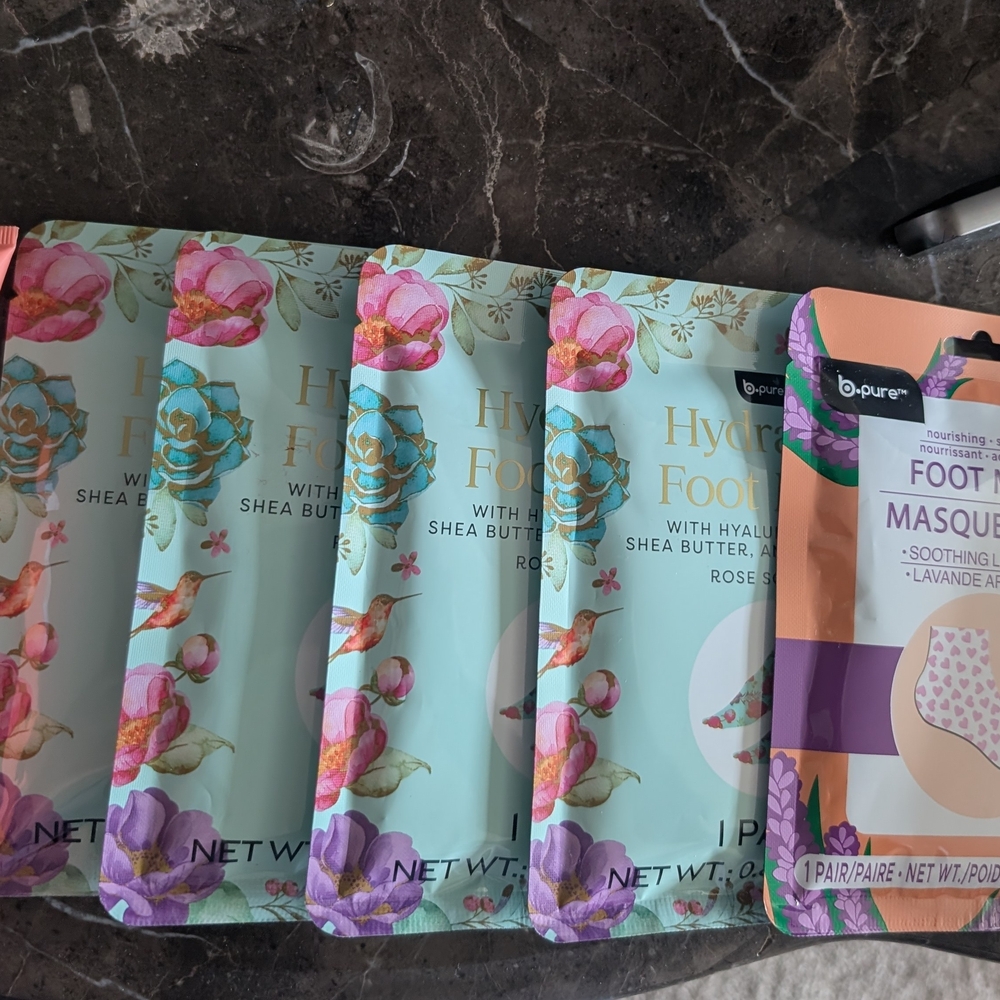 New! Bundle! Hydrating Foot Mask Set with Foot Repair Cream